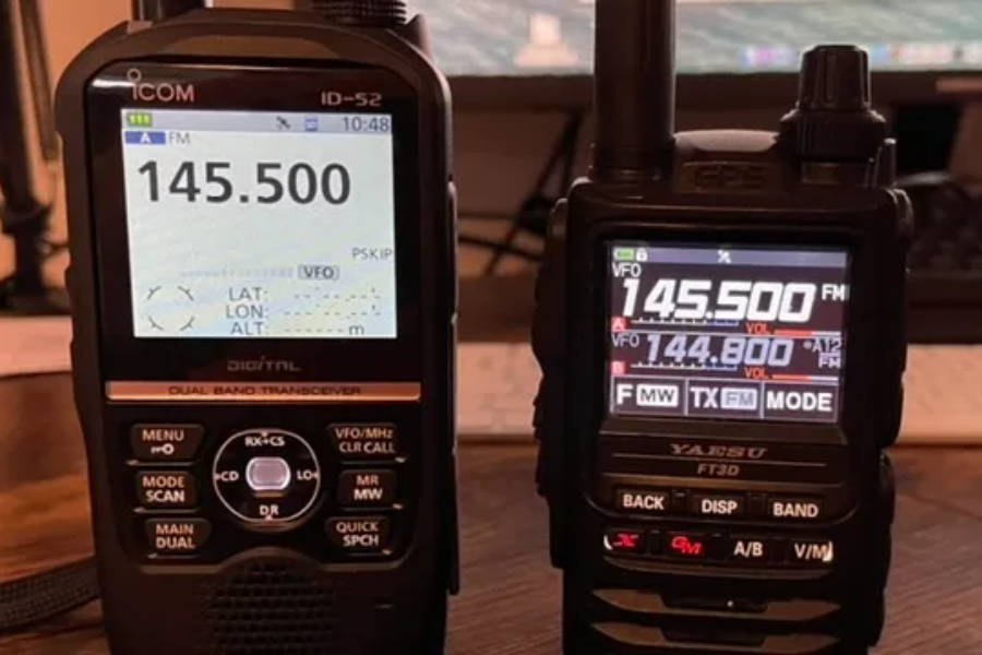 ICOM ID-52